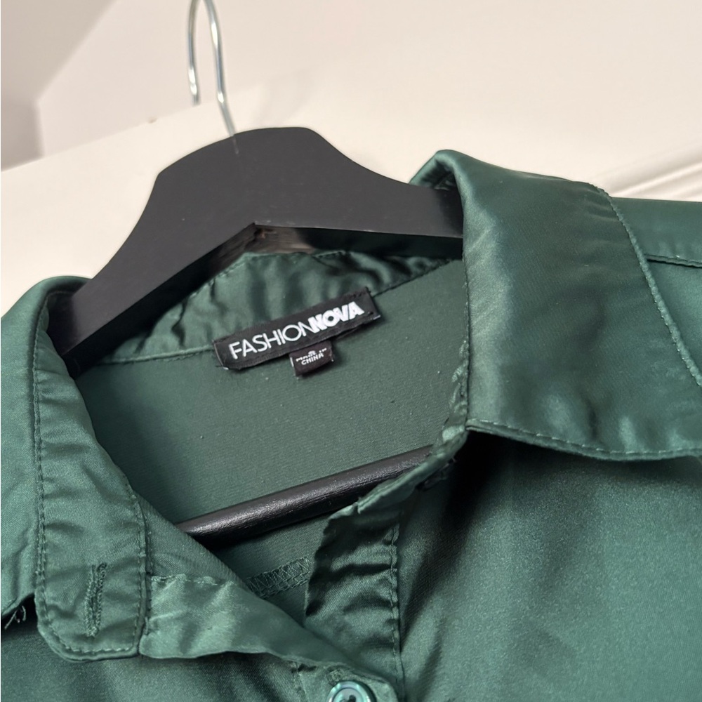 Emerald Green Satin Button-Down Blouse | Fashion Nova | SMALL - Picture 6 of 7